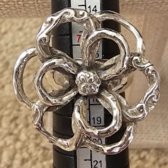 Silpada R2784 Flower Power Ring — Retired Openwork Design, Size 8 - Picture 6 of 12